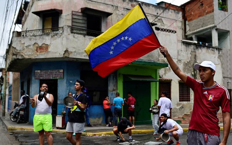 US brands Venezuela’s President Terrorist, roots for regime change